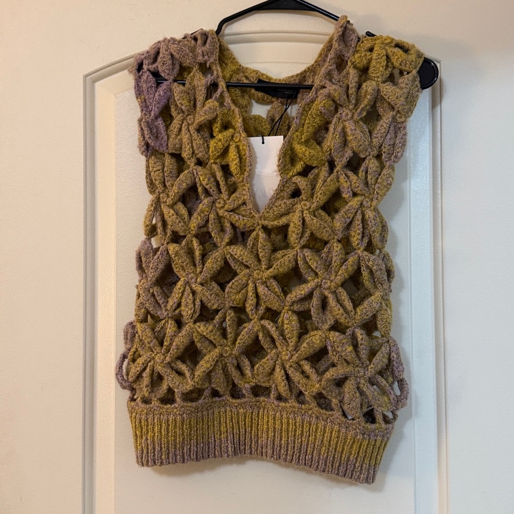 Degrade crochet knit vest